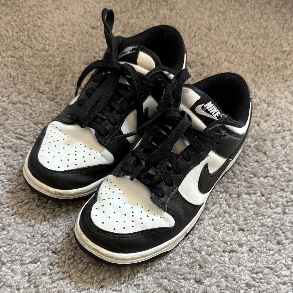 Nike Black and White Women's Sneakers